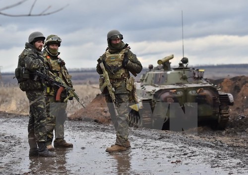 Украина обратится к ЕС и ООН с просьбой ввести миротворческий контингент в Донбасс - ảnh 1